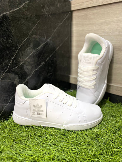 * Adidas Tenis Advantage BLANCO Y NEGRO (UNISEX)* -DEL 23 AL 42-