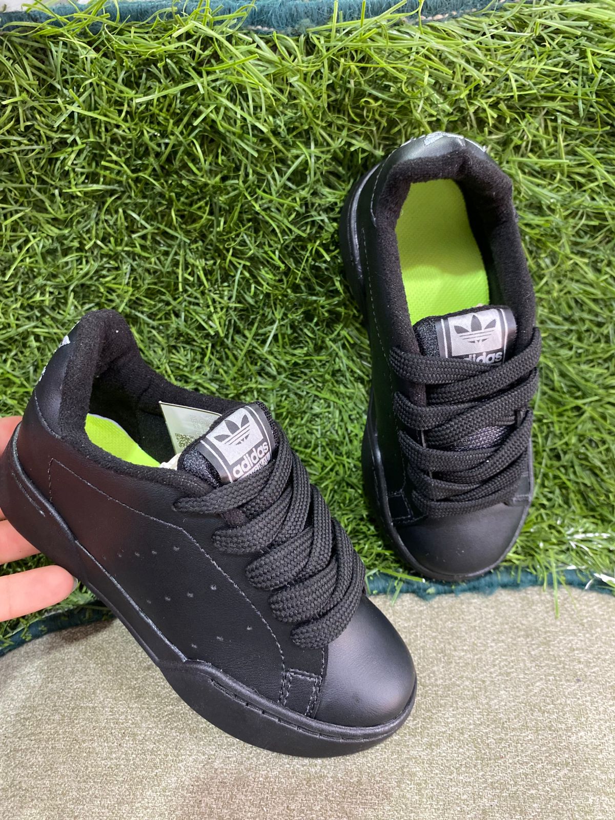 * Adidas Tenis Advantage BLANCO Y NEGRO (UNISEX)* -DEL 23 AL 42-