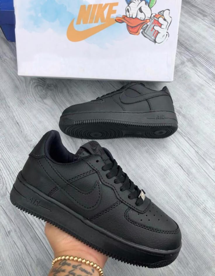 *NIKE AIR FORCE ONE BLANCO Y NEGRO*